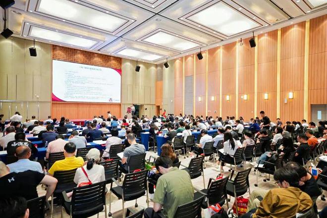九游娱乐网站：金舵瓷砖荣获“广东省陶瓷行业百强高价值商标品牌”(图2)