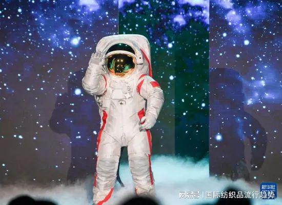 九游娱乐网站：中国登月服外观首次亮相隐藏着哪些纺织“黑科技”(图1)