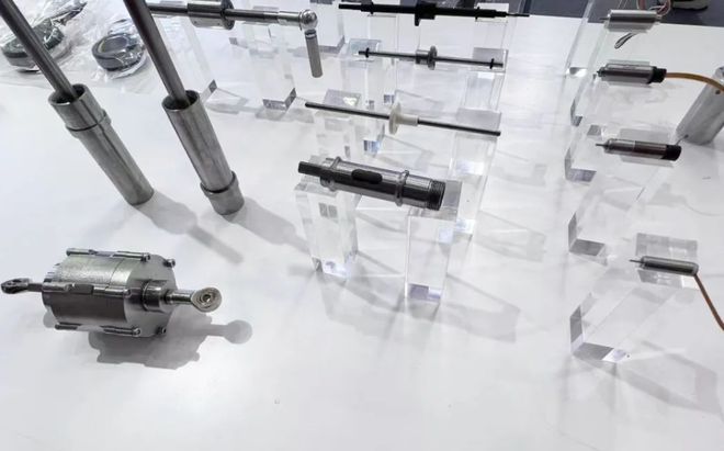 九游娱乐：人形机器人板块涌入35亿资金大涨的人形头部企业都是什么来头(图1)