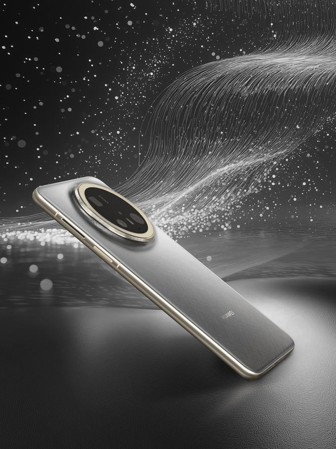 九游娱乐平台：华为Mate70Pro+：高亮钛中框解锁旗舰新“钛”度！(图5)