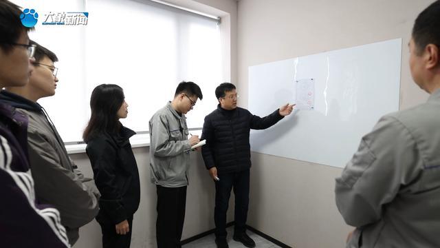 九游娱乐网站：新乡红旗区：政府当“红娘”校地企联姻助力“产学研”(图5)