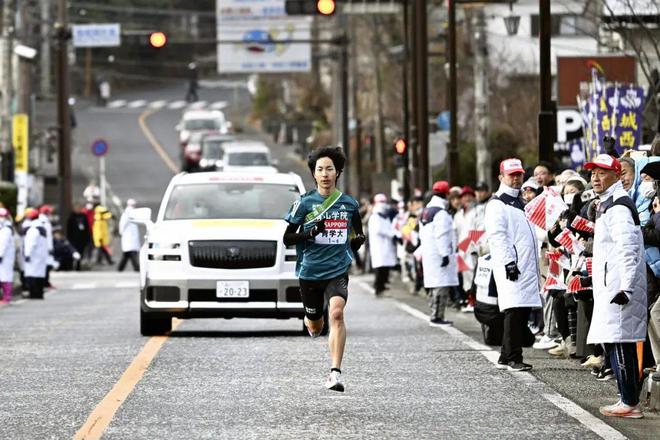 九游娱乐网站：11年8冠只此青绿箱根驿传(图2)