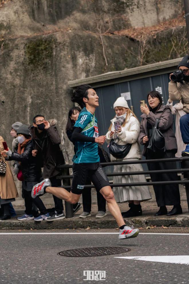九游娱乐网站：11年8冠只此青绿箱根驿传(图3)