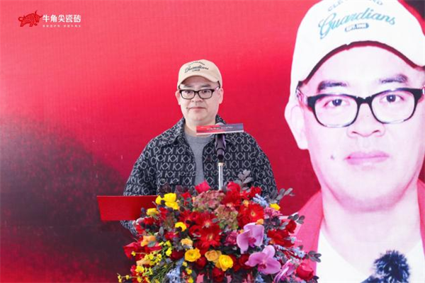 九游娱乐平台：黄金规格・全国首创牛角尖瓷砖8001300mm非凡大师系列新品发布会盛大召开(图2)