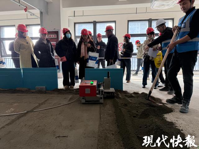 九游娱乐：机器人怎么“搬砖”？最快8小时贴完一套房的瓷砖(图3)