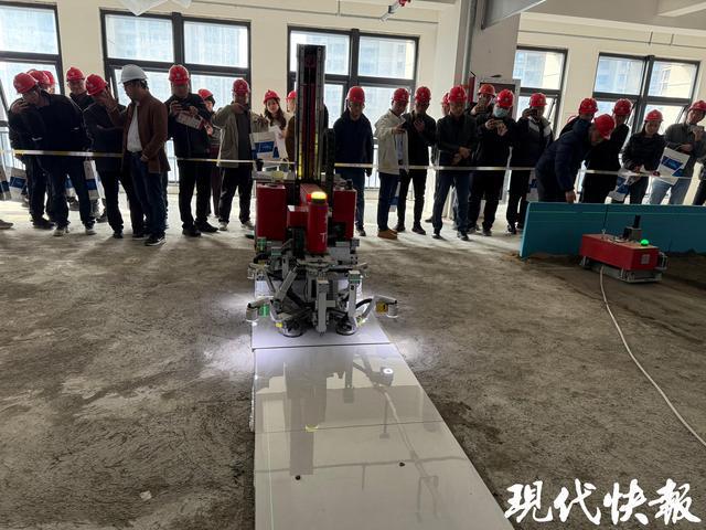 九游娱乐：机器人怎么“搬砖”？最快8小时贴完一套房的瓷砖(图4)