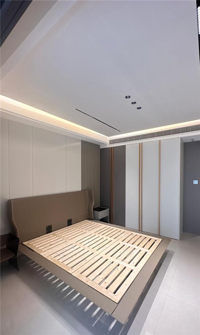 九游娱乐网站：顺辉瓷砖·岩板品质装修实例光影交织轻奢极简的居家艺术(图3)