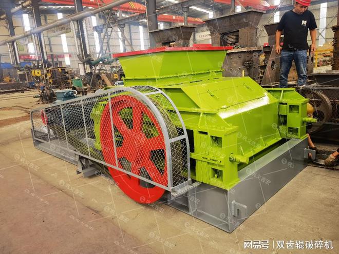 九游娱乐网站：高效解决硅铁合金破碎挑战——双齿辊破碎机的卓越表现(图1)