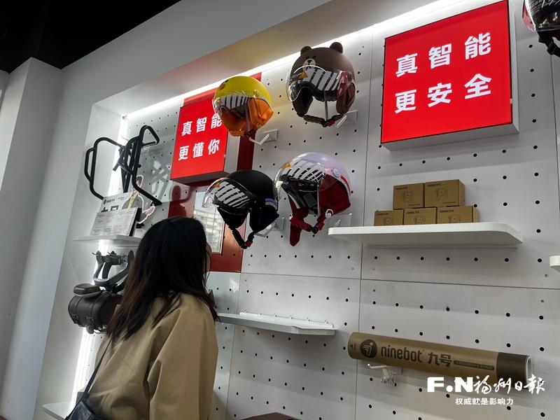九游娱乐平台：摩托车、电动自行车头盔新国标执行近两年骑行者的“头等大事”落实了吗？(图1)