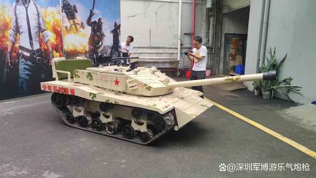 九游娱乐：新型履带车游乐设备设计有哪些特点？(图2)