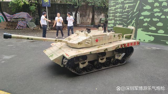 九游娱乐：新型履带车游乐设备设计有哪些特点？(图1)