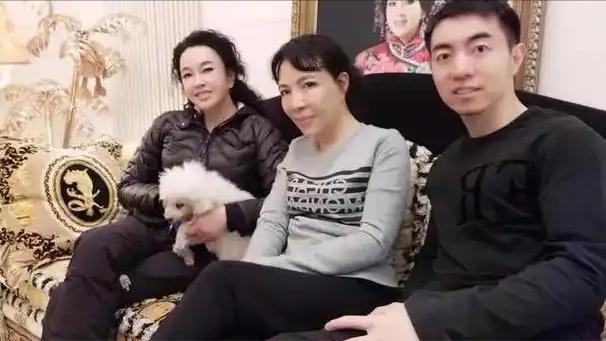 九游娱乐网站：偷鸡不成蚀把米!自以为能毁掉刘晓庆不料自己却被扒了个底朝天(图18)