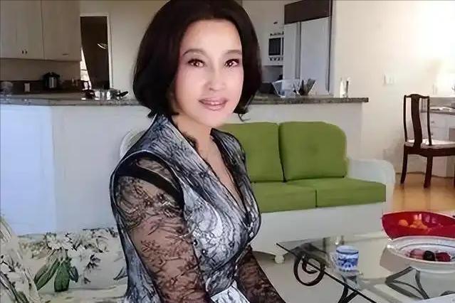 九游娱乐网站：偷鸡不成蚀把米!自以为能毁掉刘晓庆不料自己却被扒了个底朝天(图19)