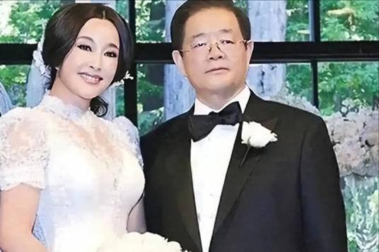 九游娱乐网站：偷鸡不成蚀把米!自以为能毁掉刘晓庆不料自己却被扒了个底朝天(图22)