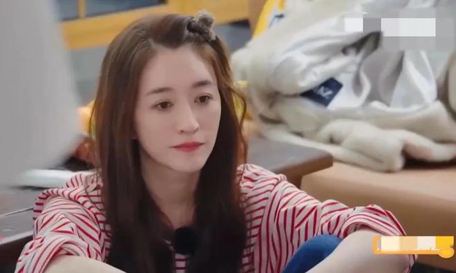 九游娱乐网站：网曝刘晓庆迟到2个小时原因：美国的家中被盗了财产有重大损失(图2)