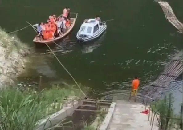 九游娱乐网站：真悬！乐清一对母子乘坐皮划艇再偏5°就是自由落体！(图3)