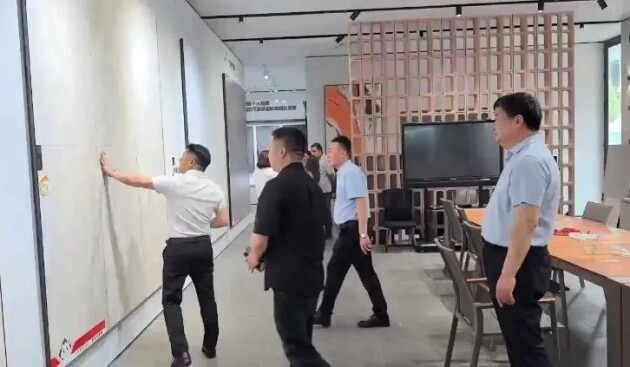 九游娱乐：卡罗娜超防污质感瓷砖新定位上市1周年暨800×1350质感砖上市发布会圆满落幕(图3)