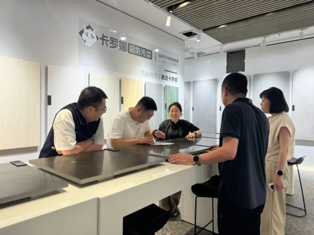 九游娱乐：卡罗娜超防污质感瓷砖新定位上市1周年暨800×1350质感砖上市发布会圆满落幕(图4)