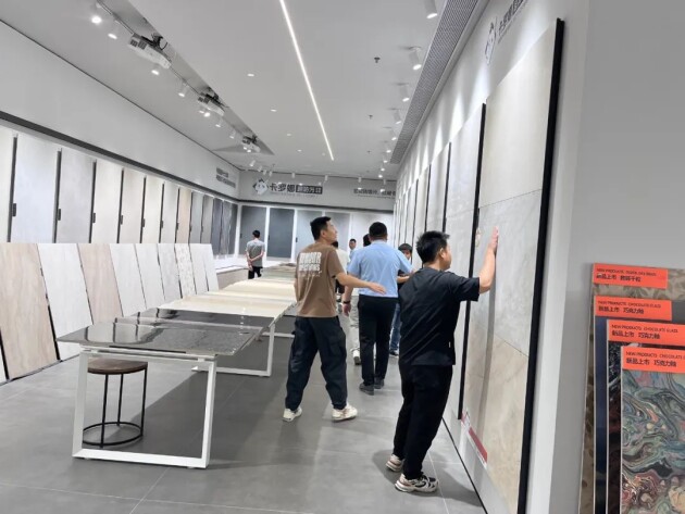 九游娱乐：卡罗娜超防污质感瓷砖新定位上市1周年暨800×1350质感砖上市发布会圆满落幕(图7)