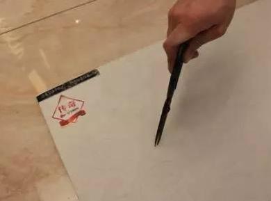 九游娱乐平台：瓷砖好坏鉴别五个特性测试一试一个准！(图1)
