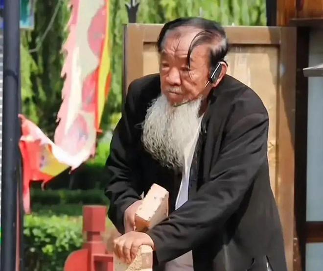 九游娱乐：沧州吴桥杂技“八大怪”之一的高福州先生去世(图3)