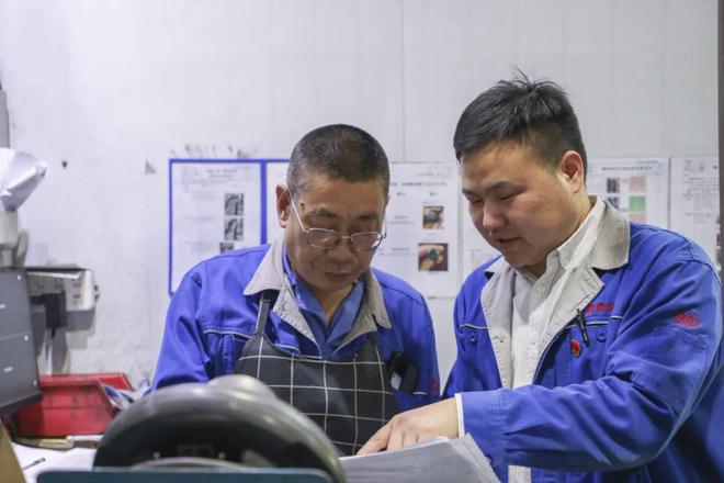 九游娱乐平台：从“门外汉”到行业领军人！他用13年攻克航天防腐难题诠释新时代工匠精神(图2)