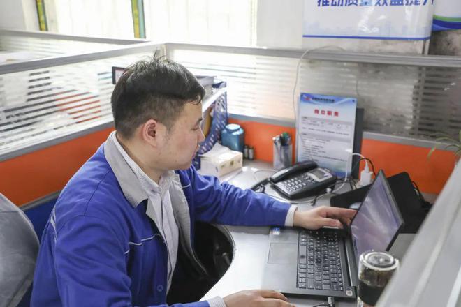 九游娱乐平台：从“门外汉”到行业领军人！他用13年攻克航天防腐难题诠释新时代工匠精神(图1)