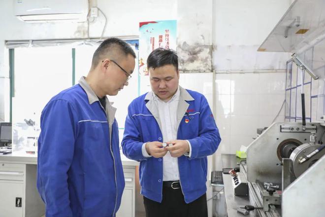 九游娱乐平台：从“门外汉”到行业领军人！他用13年攻克航天防腐难题诠释新时代工匠精神(图5)