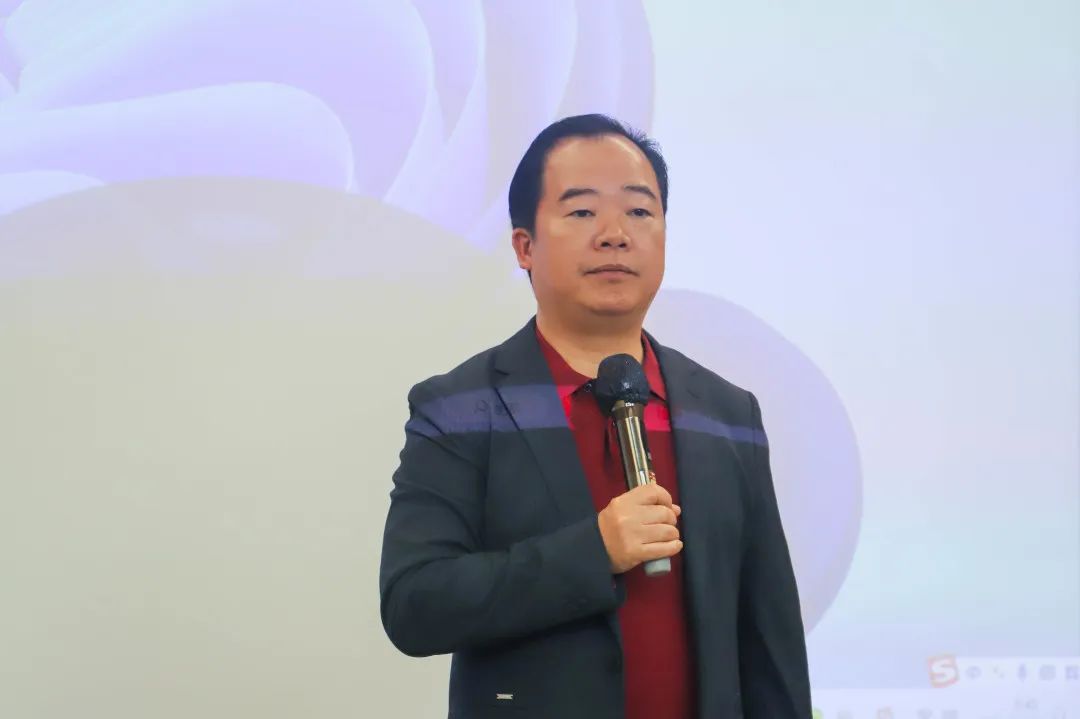 九游娱乐网站：春风擂鼓聚势突破宏陶瓷砖4月月度会议圆满召开(图4)