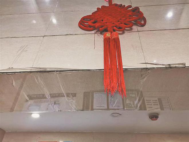 九游娱乐网站：哈尔滨市香坊区永泰城小区业主：“单元门大敞四开车辆随意出入地库”(图3)