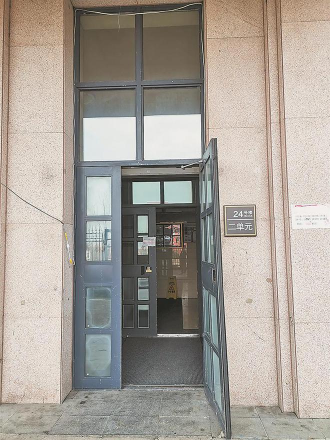九游娱乐网站：哈尔滨市香坊区永泰城小区业主：“单元门大敞四开车辆随意出入地库”(图1)