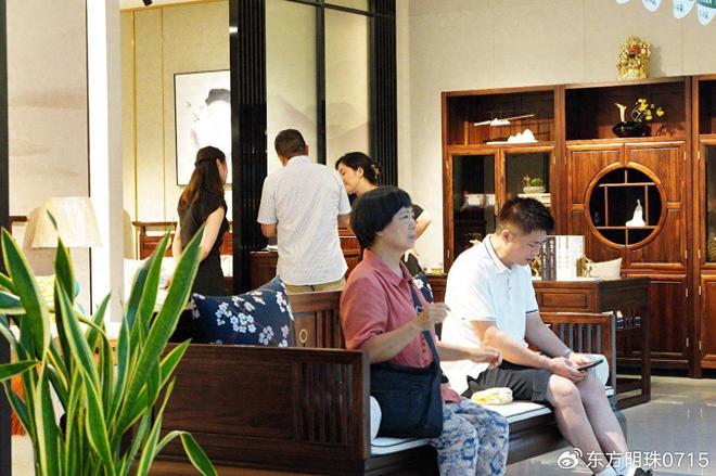 九游娱乐平台：樽品世家原木絮语：在木纹脉络中镌刻温润生活印记(图2)