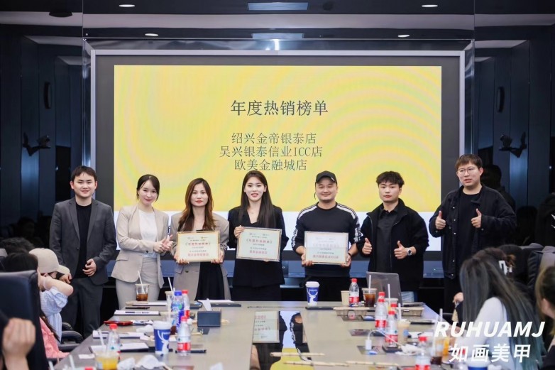 九游娱乐平台：年入60万+！00后厂妹华丽转身如画美甲门店老板(图4)
