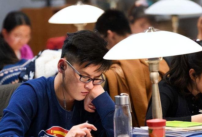 九游娱乐平台：“新型啃老”正向全国蔓延：年轻人不上班不伸手要钱3000块能活(图24)