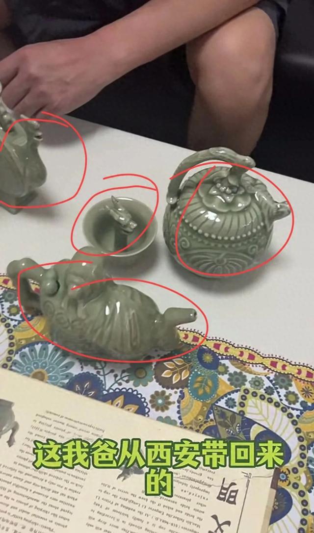 九游娱乐：女生展示父亲从西安带回的4个茶壶网友：最后那个壶是下毒神器(图1)