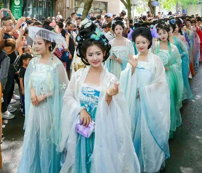 九游娱乐：赛龙舟一场传承千年的新津“船”说(图8)