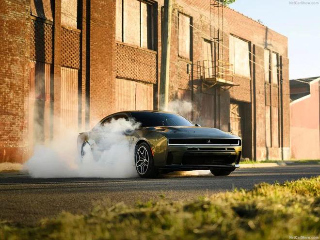 九游娱乐平台：全新“技术流”四驱道奇ChargerScatPack发布双涡轮直六替代V8信仰没了(图3)