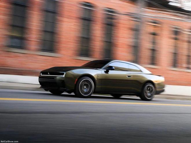 九游娱乐平台：全新“技术流”四驱道奇ChargerScatPack发布双涡轮直六替代V8信仰没了(图24)