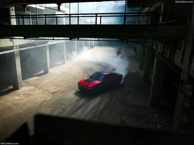 九游娱乐平台：全新“技术流”四驱道奇ChargerScatPack发布双涡轮直六替代V8信仰没了(图21)