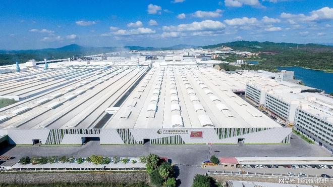 九游娱乐：重磅启航：汇粤瓷砖·岩板全球首发广东好砖开启家居美学新篇章(图2)