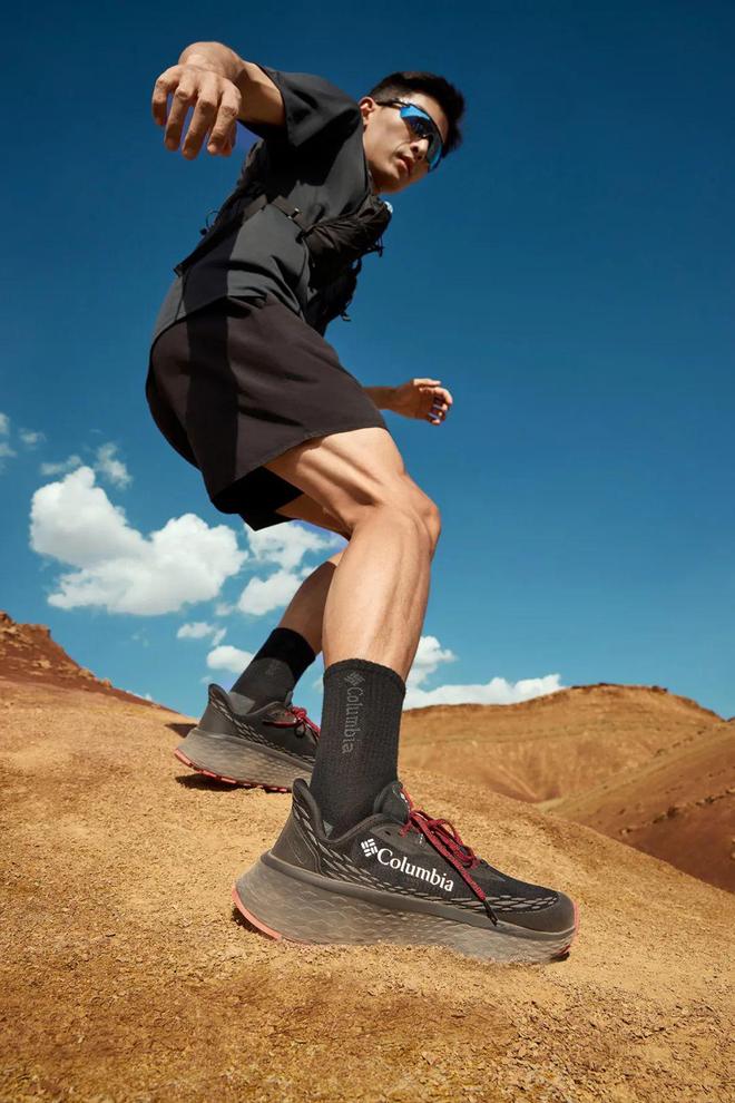 九游娱乐平台：幺妹峰北壁国人首度登顶；“越野跑大神”食毒菌身亡犀牛说(图12)