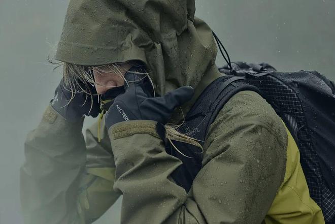 九游娱乐平台：幺妹峰北壁国人首度登顶；“越野跑大神”食毒菌身亡犀牛说(图15)