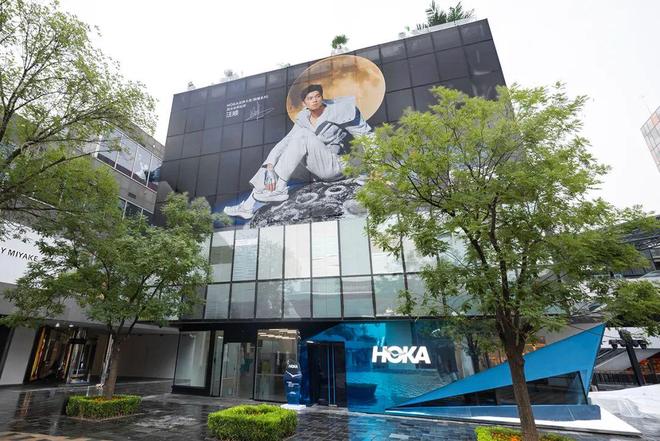 九游娱乐平台：幺妹峰北壁国人首度登顶；“越野跑大神”食毒菌身亡犀牛说(图26)