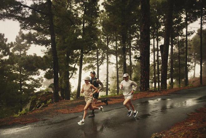 九游娱乐平台：幺妹峰北壁国人首度登顶；“越野跑大神”食毒菌身亡犀牛说(图21)