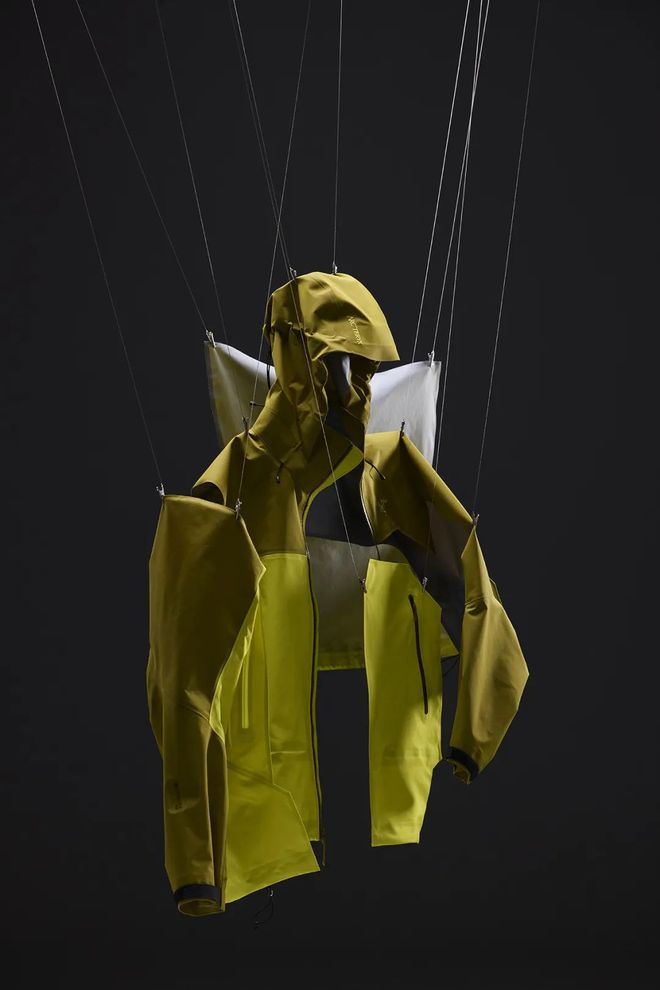 九游娱乐平台：幺妹峰北壁国人首度登顶；“越野跑大神”食毒菌身亡犀牛说(图16)