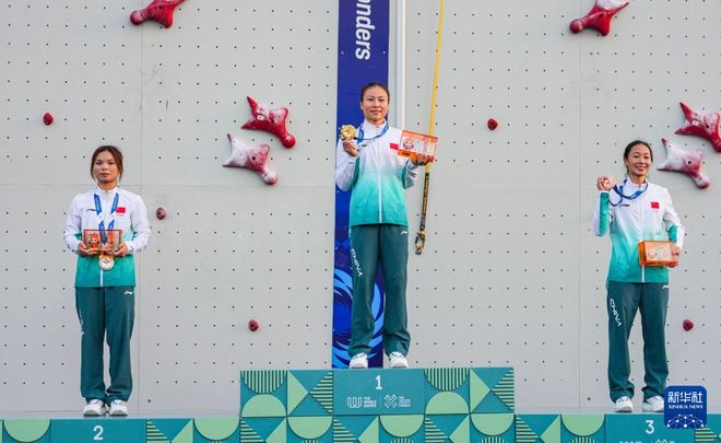 九游娱乐平台：幺妹峰北壁国人首度登顶；“越野跑大神”食毒菌身亡犀牛说(图34)