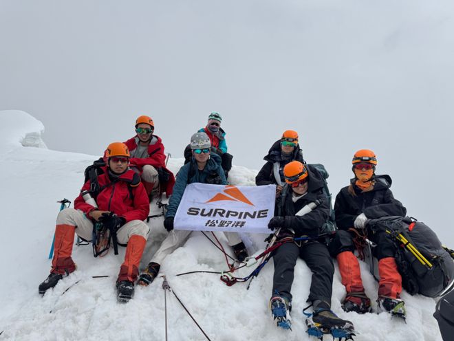 九游娱乐平台：幺妹峰北壁国人首度登顶；“越野跑大神”食毒菌身亡犀牛说(图32)