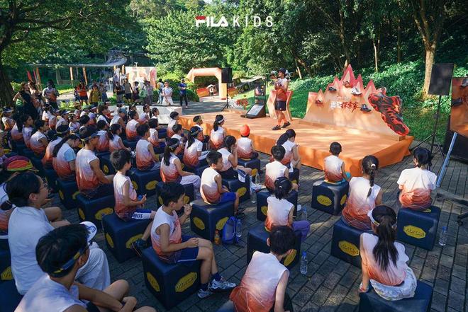 九游娱乐平台：幺妹峰北壁国人首度登顶；“越野跑大神”食毒菌身亡犀牛说(图35)