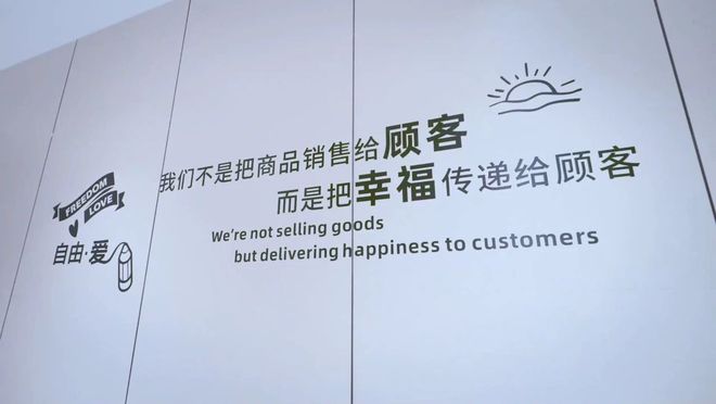 九游娱乐平台：美好工程冠珠魔术师岩板共筑胖东来天使城店致美体验(图3)