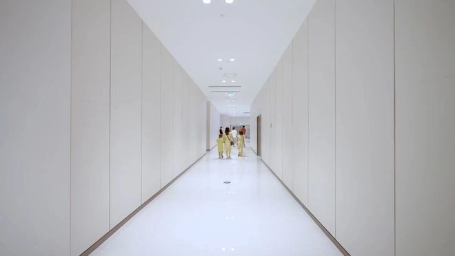 九游娱乐平台：美好工程冠珠魔术师岩板共筑胖东来天使城店致美体验(图5)